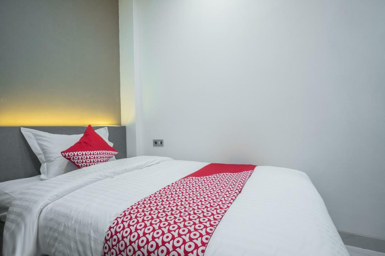 Super Oyo 1487 Residence Khoe Jakarta Exterior photo